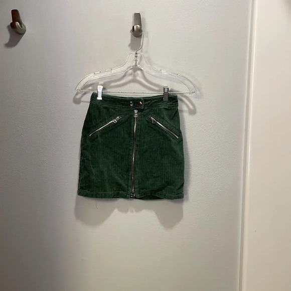 Lulus woman’s corduroy mini green skirt - Picture 2 of 12
